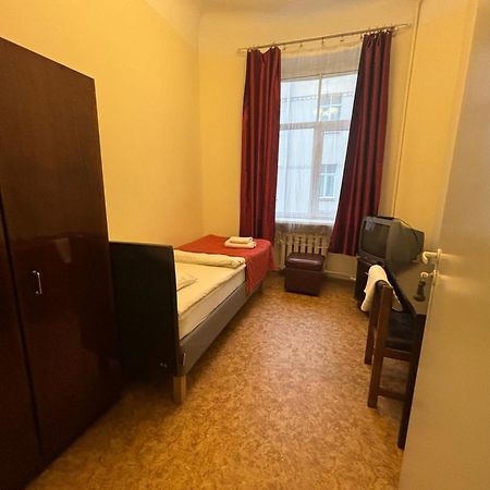 Hostel Viktorija With Private Rooms Riga Exterior photo