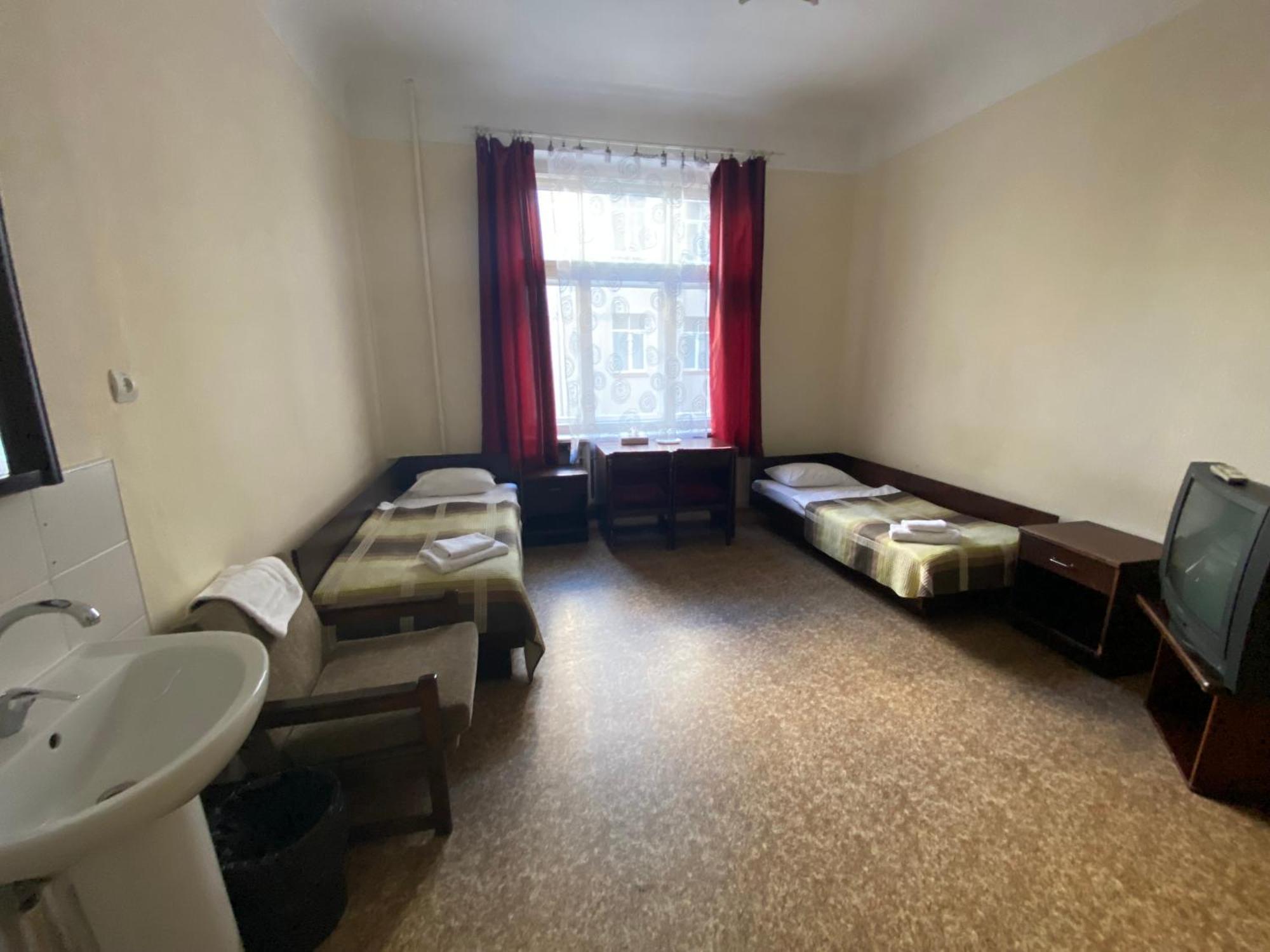 Hostel Viktorija With Private Rooms Riga Exterior photo