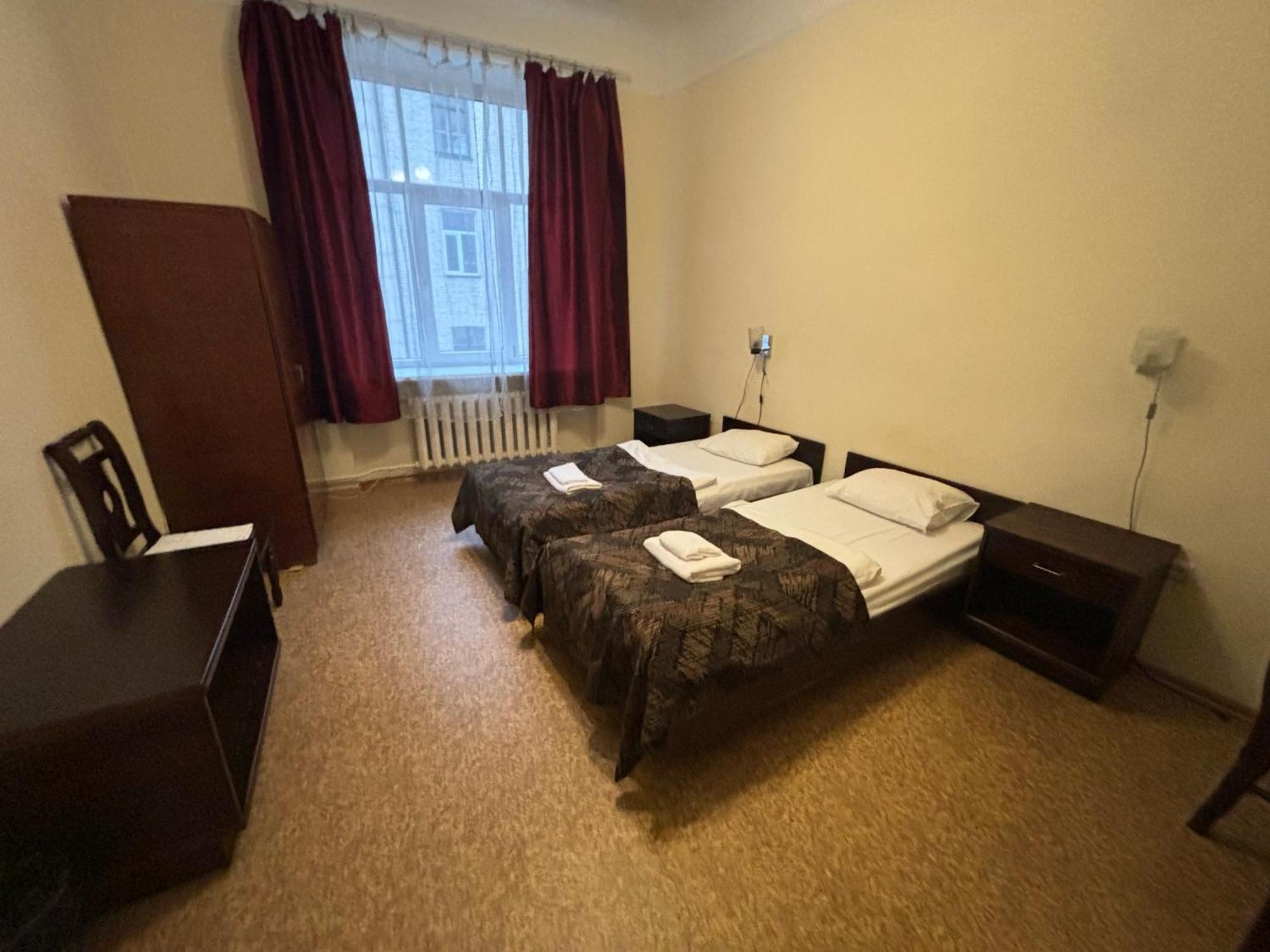 Hostel Viktorija With Private Rooms Riga Exterior photo